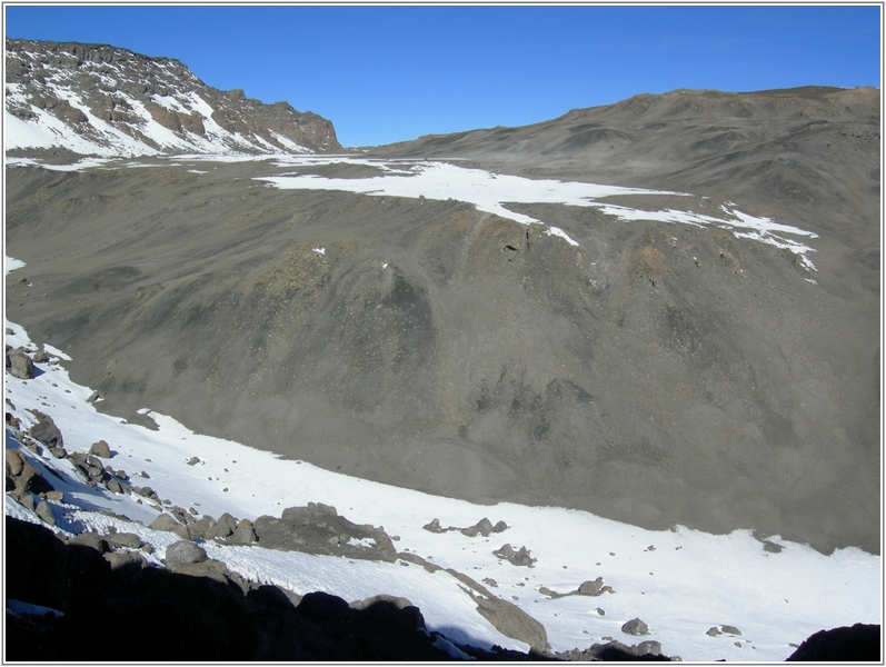 2012-02-17 08-16-42烏乎魯峰下的火山口.JPG